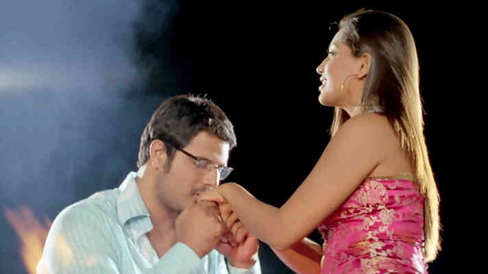 Baadlon Ki Aad Le Le