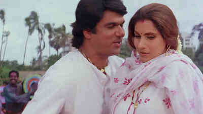 Choli Aur Ghagra Rang Dalo Na Mera Ang Ang