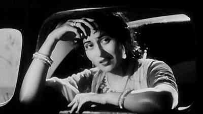 Ek Ladki Bheegi Bhaagi