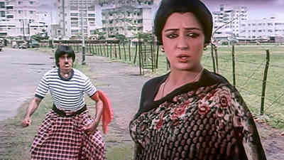 Khaatoon Ki Khidmat Mein