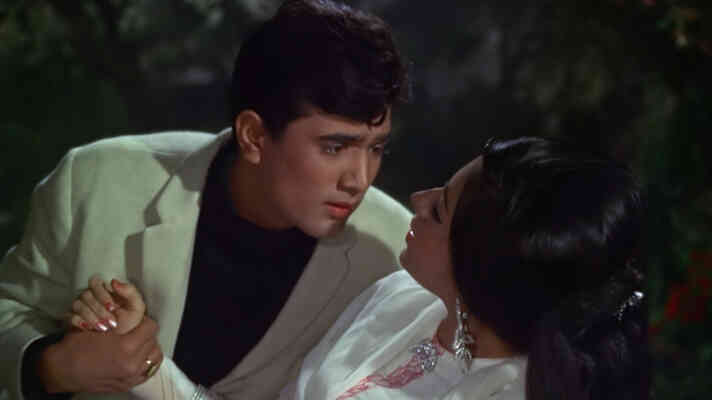 Kya Soch Rahe Ho Tum