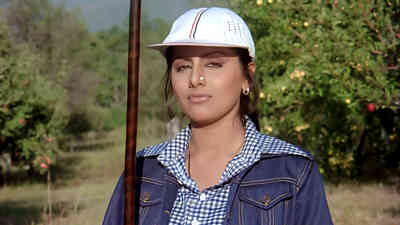 Ladke Ke Bhes Mein Ladki