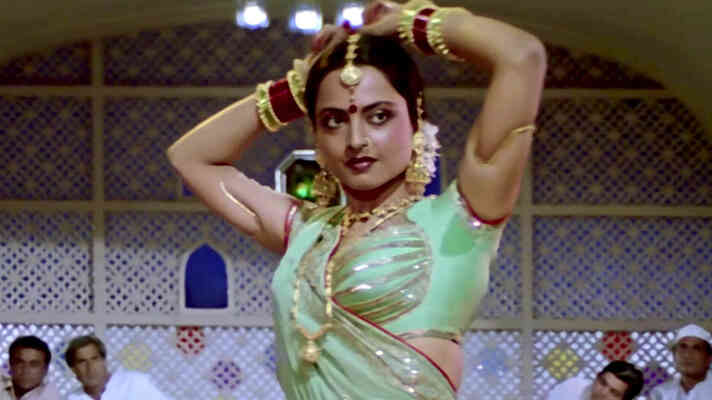 Mere Ghoonghroo Mujhe De Do Mujhe Kya Aur Karna Hai