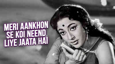 Meri Aankhon Se Koi Neend Liye Jaata Hai