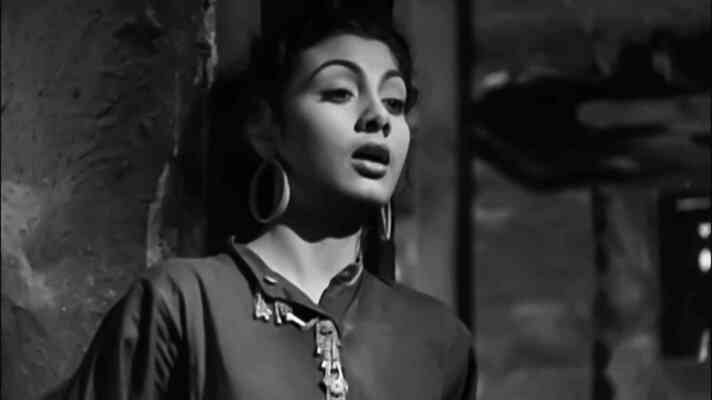 Patli Qamar Hai Tirchhi Nazar Hai