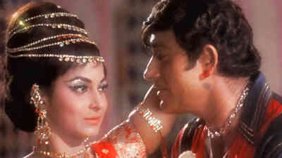 Sharma Ke Yun Na Dekh