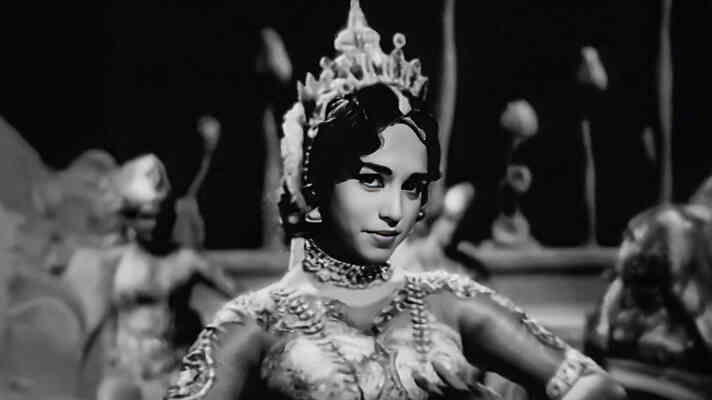 Tum Naacho Ras Barse Barse