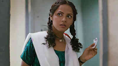 Yeh Hai Mumbai Meri Jaanâ€¦Kahin Auto Kahin Taxi With Titles