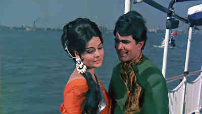 Yun Hi Tum Mujhse Baat